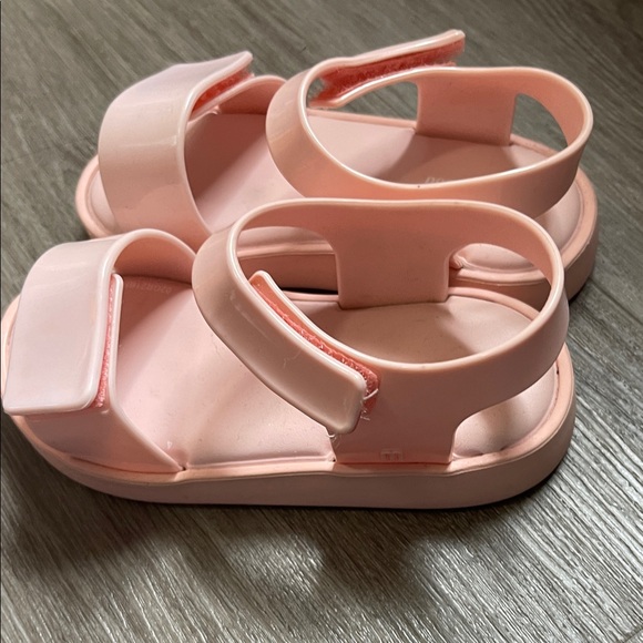 Mini Melissa Brown Kids Sandals with Wolf Design - Picture 4 of 5